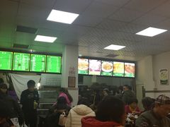 等位区-老磁器口豆汁店(天坛店)