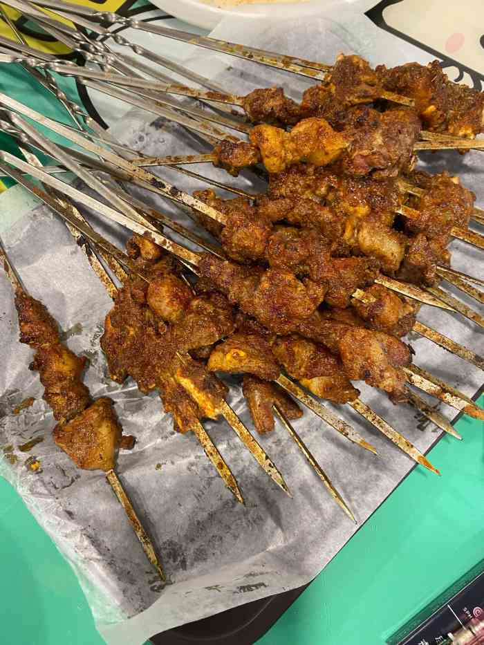阿凡提烧烤(后湖大道店)-"和朋友们一起去拔草,朋友强烈推荐羊肉串,.