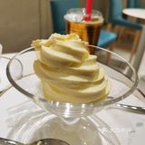 本来想去吃资生堂的下午茶,但是满员 在三越的免税店层