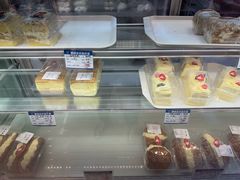 -白玉兰食品甜凤店(合生汇店)