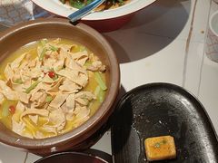 -阿瓦山寨·湘菜现炒·剁椒鱼头王(咸阳总店)