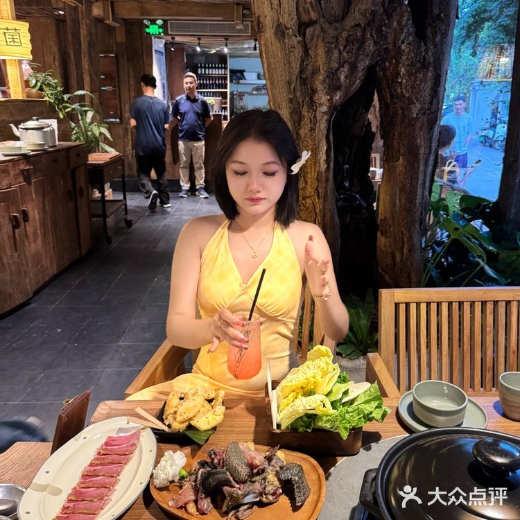 版纳纯野生菌火锅鲜到我想原地定居 谁懂啊