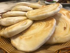 摩登粑粑-蔼若春.传承三十年云南菜(金碧公园店)