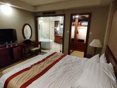 -汕尾巴黎半岛酒店