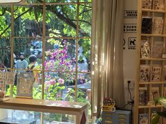 -猫的天空之城概念书店(束河店)