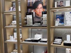 -豪门视光·星趣控·蔡司依视路眼镜代理商(中央大街店)