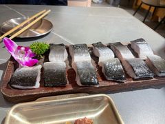 -围炉肉舍•炭烤活鳗•丹东海鲜烤肉(步行街店)