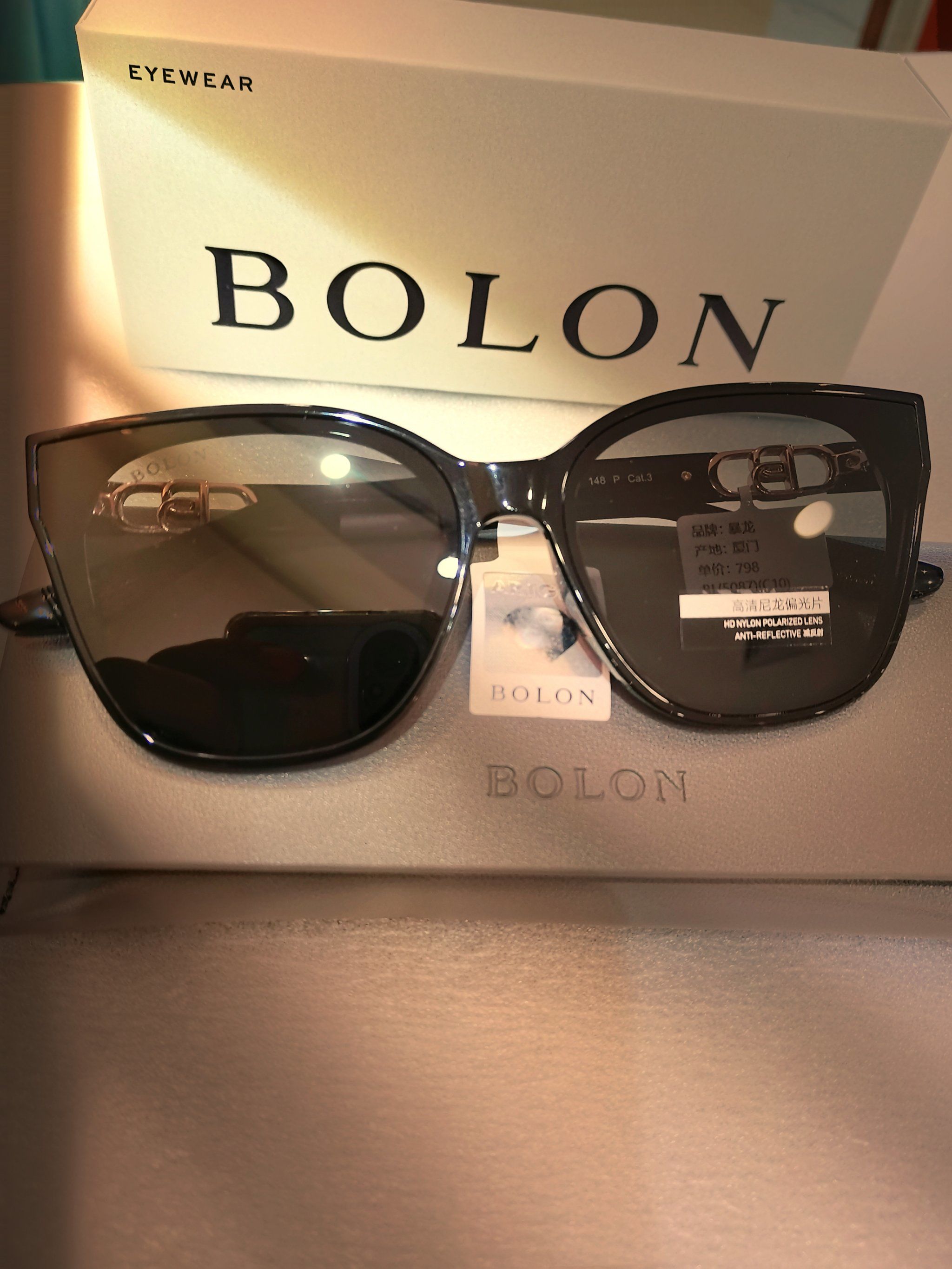 db真人游戏平台媒体人冯莱与上海公司起争论，索要合同中应得的十足薪资