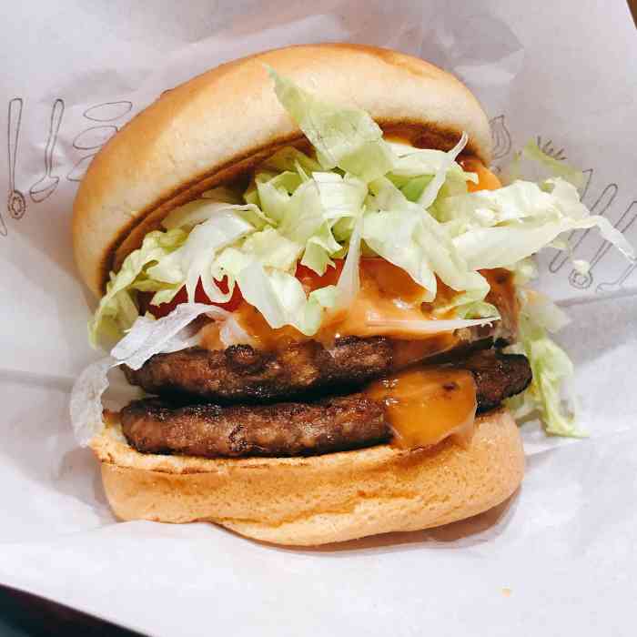 大陆开店的摩斯汉堡mos burger,点了鱿鱼堡想试试新品结果店员上错了