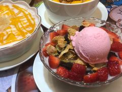 士多啤梨黑钻配雪糕-甜心妈妈·榴莲星级糖水(北京路总店)