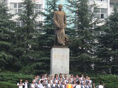 开完运动会的学生们正在合影-湖南省立第一师范学校旧址