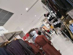 -优衣库(上海金桥国际商业广场店)