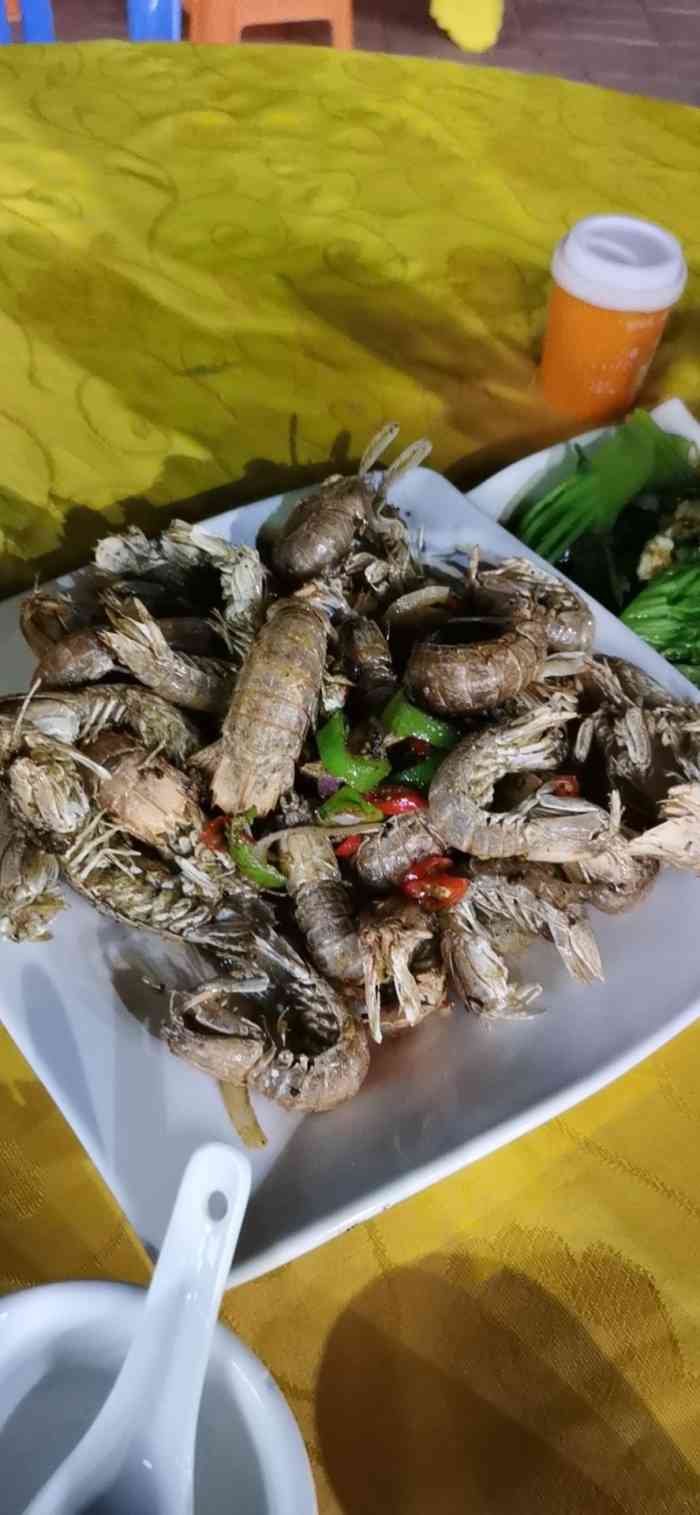 海宝海鲜大排档-"位置还是挺好找的就在安检口进去一点,点了.