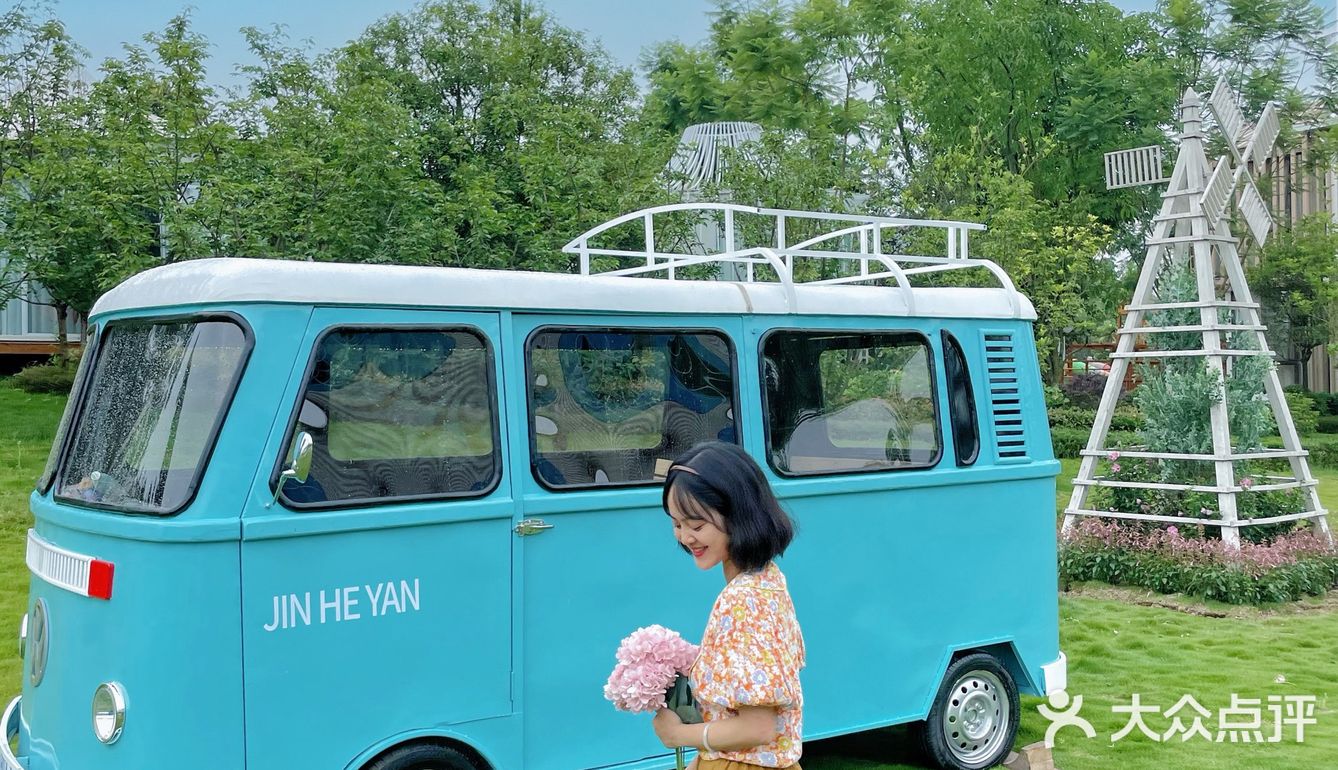 美滋滋 我们订的是星空泡泡屋，透明的圆形小屋