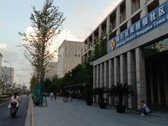 -闵行区虹桥社区卫生服务中心万源分中心-停车场