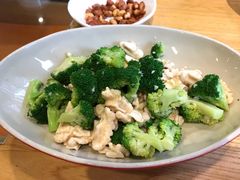 西蓝花拌桃仁-赤宴·川菜(玉林店)