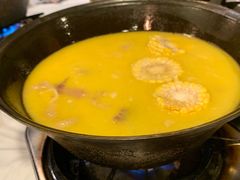 浓厚原只鸡煲花胶汤-鲜入围煮花胶鸡海鲜火锅