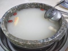 -墨脱石锅椰子鸡•香草鸭•东山羊(大东海店)