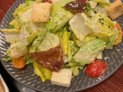 经典凯撒沙拉配香脆火腿-WOLFGANG PUCK KITCHEN & BAR(迪士尼小镇店)