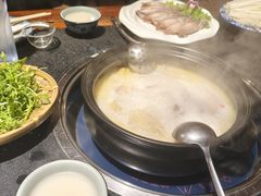 -大匠工房古船木艺术餐厅·猪肚鸡专门店(长白仙岛店)