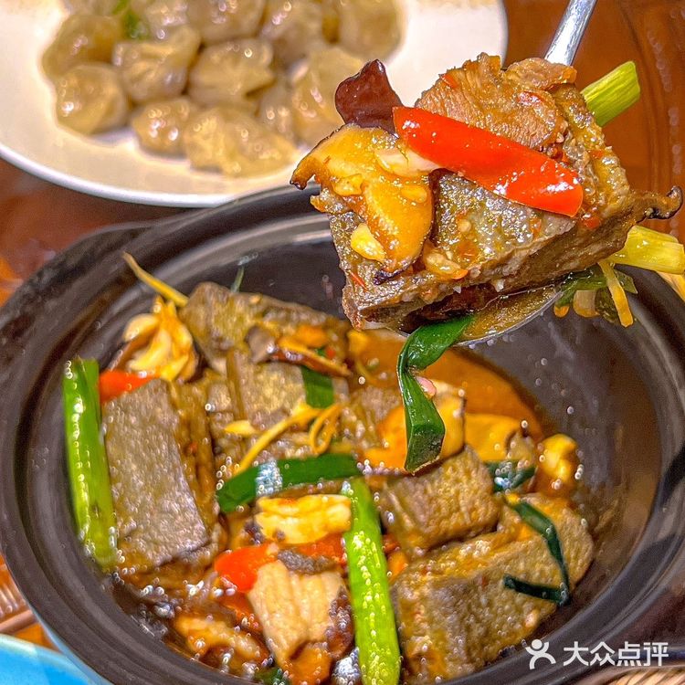 江北藏了个 小岭南 ！这家粤式庭院餐厅美到窒息！