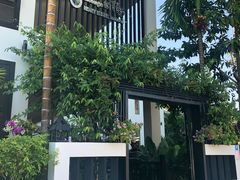 -Neary Khmer Restaurant