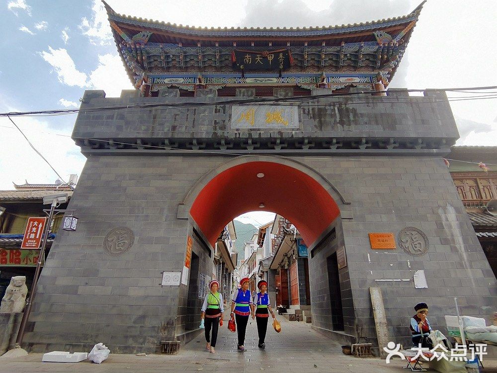 大理蝴蝶泉边，天下白族第一村，著名的扎染之乡