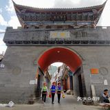 大理蝴蝶泉边，天下白族第一村，著名的扎染之乡