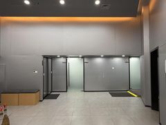 -蓝海豚游泳俱乐部(南京西路店)