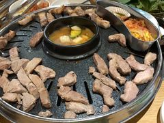-江南猪肉商会无限续吃(弘大店)