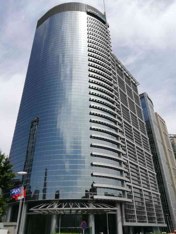 南银大厦-"来一汽金融办事!结果车开进去了后门口一个.