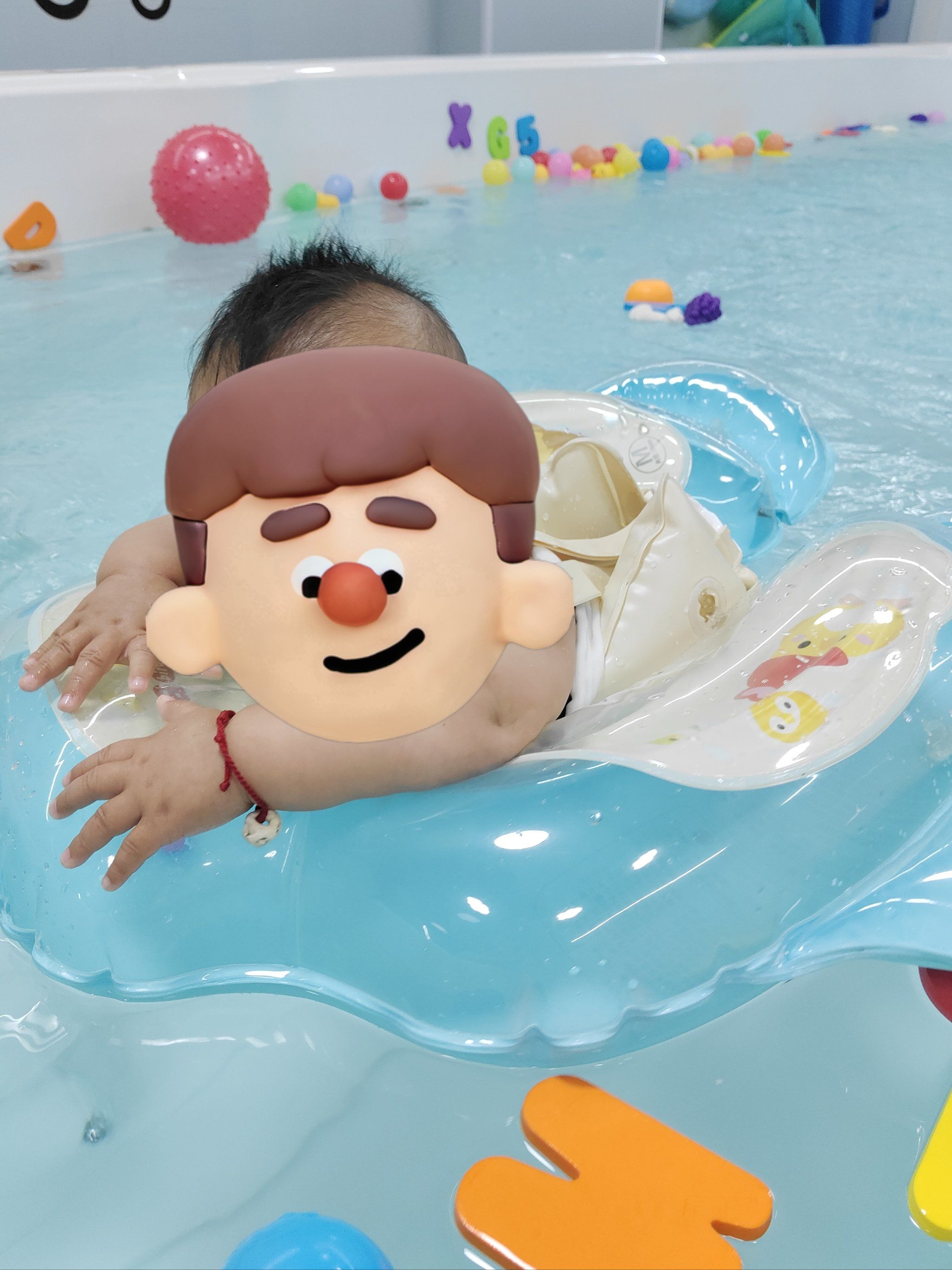 店内环境还是比较整洁
92布局:给小朋友洗澡对面就是游泳馆,里面