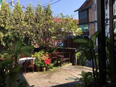 -Dash Teak House
