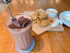 -ROAST coffee & eatery