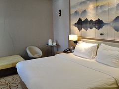 -潮漫酒店(北京通州环球度假区临河里地铁站店)