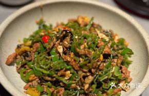 Green Pepper Eel and Pork Stir-fry