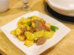 菠萝炒牛肉-龙泉人椰子鸡.糟粕醋.海南菜(三亚旗舰店)