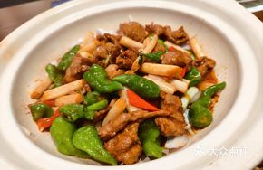 Stir-fried Beef with Yugan Pepper and Lotus Root Stalk