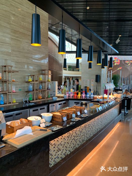 惠州皇冠假日酒店·西餐厅·自助餐厅自助取餐区图片