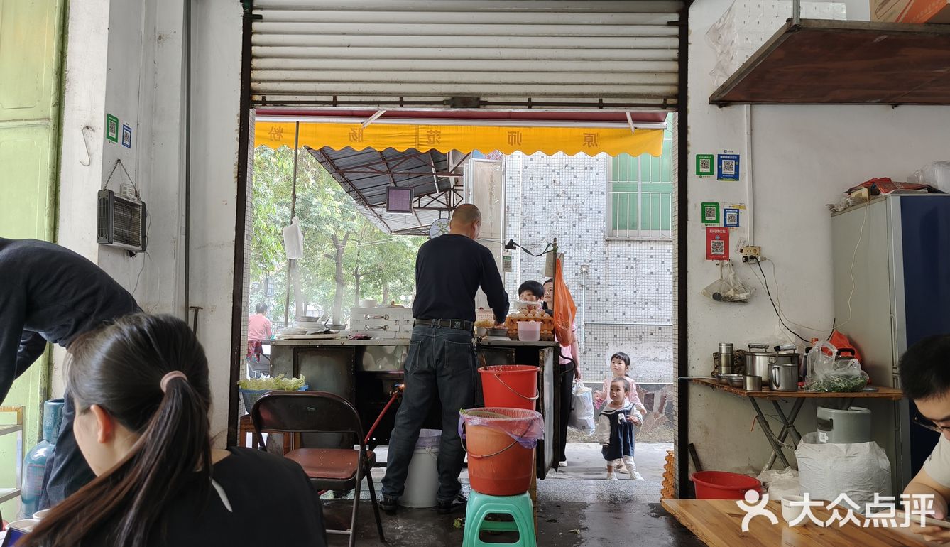 藏在巷子里的美味肠粉店