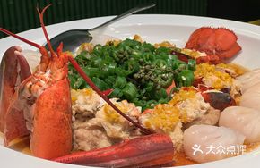 Golden Pepper Sauce Pork Patty Steamed Lobster