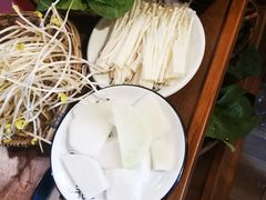 豌豆尖-岳记兴隆·青城腊排铜火锅(融创店)