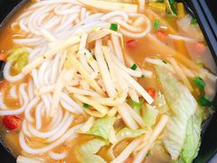 酸辣笋尖粉-龙记桂林米粉(财满街店)