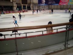 -成都冰纷万象滑冰场
