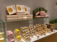 面包甜点陈列柜-好利来(八角店)