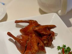 脆皮乳鸽-利苑酒家(合景国际金融广场店)