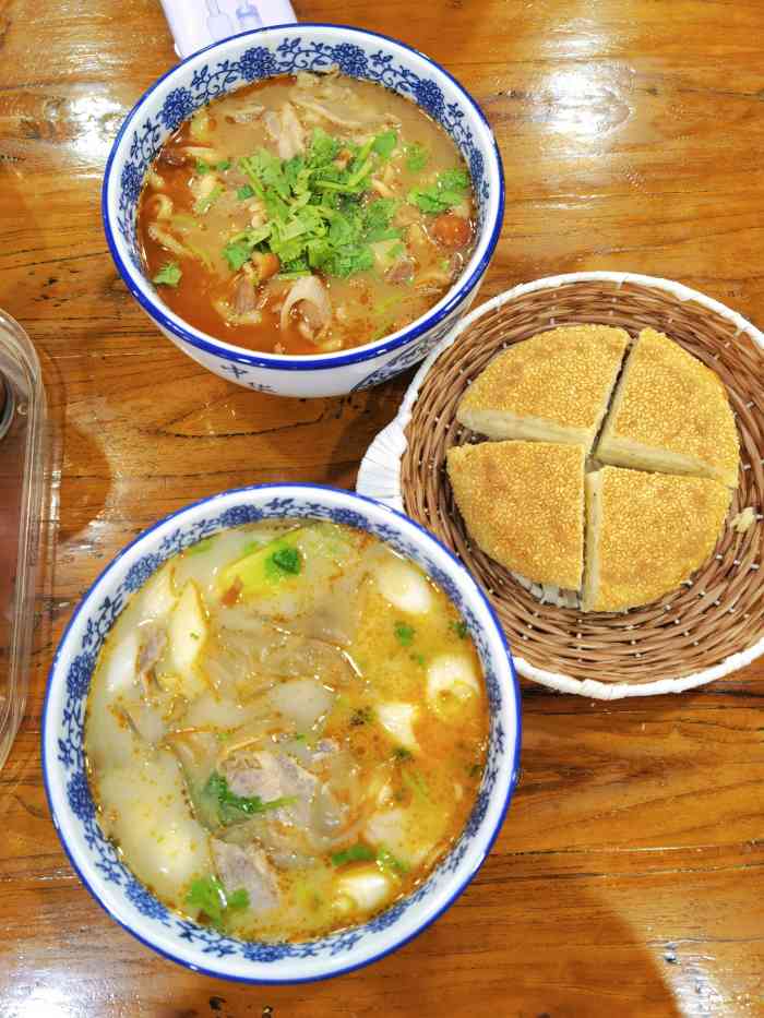 十三棍烩羊肉(鸿润城店)-"来登封第一餐,在网上看到这家评价不错就来.