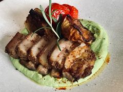 猪腩肉配青豆泥和软烤苹果-The Rug Cafe(王府中环店)