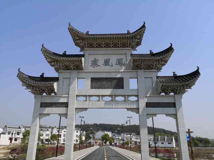 凤凰寨农庄"这里如果是钓鱼,不太好钓.或许是因为我们.