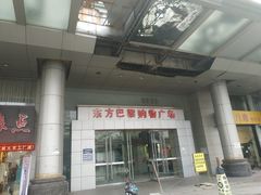 -东方巴黎购物广场